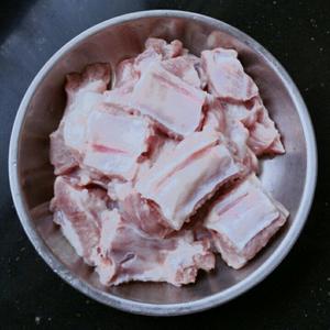 可乐话梅排骨的做法 步骤3
