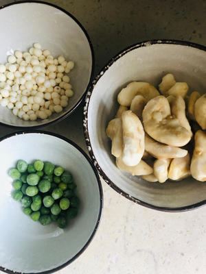 纯素美食｜菱角炒鸡头米的做法 步骤2