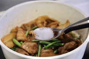巨香五花肉焖粉！！粉丝比肉还好吃！！的做法 步骤9