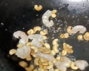 什锦蔬菜虾仁炒腰果的做法 步骤4