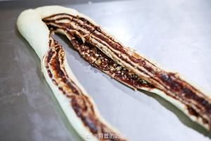 巧克力花环面包的做法 步骤11