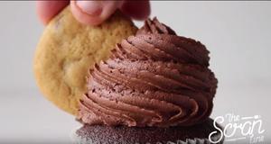 Ultimate Nutella Cupcake榛子巧克力酱杯子蛋糕的做法 步骤12