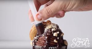 Ultimate Nutella Cupcake榛子巧克力酱杯子蛋糕的做法 步骤15