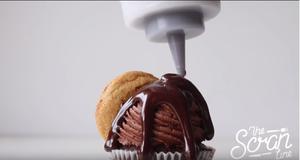 Ultimate Nutella Cupcake榛子巧克力酱杯子蛋糕的做法 步骤13