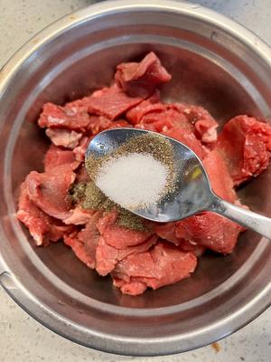 水煮牛肉｜麻辣鲜香无敌下饭的做法 步骤3