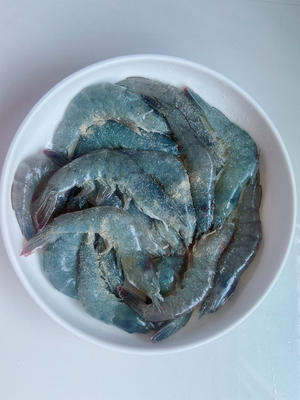 避风塘炒虾【附怎么挑虾胃】的做法 步骤2