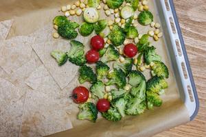 【北鼎烤箱食谱】快手烤脆片配牛油果鹰嘴豆泥的做法 步骤2