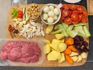 家常又精致的红烧鹰嘴豆小牛肉(番茄底味红烧)的做法 步骤2