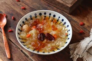 桃胶银耳羹的做法 步骤7