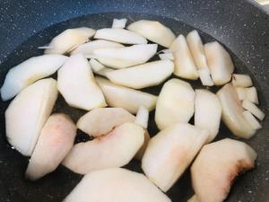 幸福蜜桃久久——桂花冰糖炖桃子?桃胶皂角米的做法 步骤5