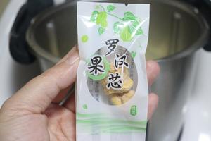 罗汉果雪梨汤的做法 步骤3