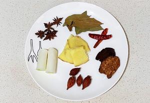 丰富餐桌味｜红烧猪蹄，劲道又多胶，每一口都是满满的胶原蛋白～的做法 步骤4