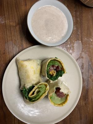 一人食第二天（晚餐）芡实莲子山药羹+广式腊肠鸡蛋卷饼的做法 步骤11