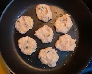 【阿城的玉米鸡肉煎饼】的做法 步骤7