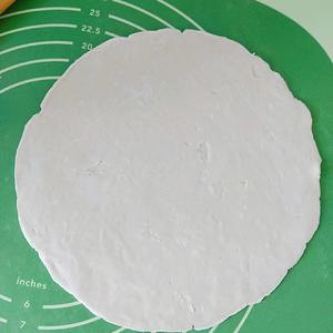 手抓饼版牛角小可颂的做法 步骤1