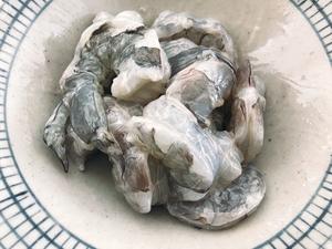 不滑油就能吃到饭店级别的Q弹虾仁？虾仁的浆制及运用—滑蛋虾仁、干烧虾仁、虾仁炒鸡头米的做法 步骤2