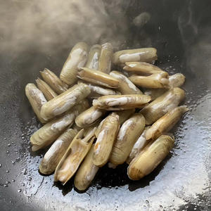 让人忍不住想舔盘的葱爆小海蛏，色香味俱全的做法 步骤7