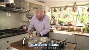 [Rick Stein]焦糖开心果意式奶油布丁的做法 步骤11