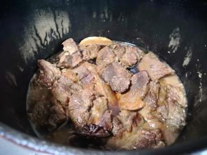 香气飘满屋&好吃到舔碗的简单家常炖牛肉?（珐琅铸铁锅）的做法 步骤13