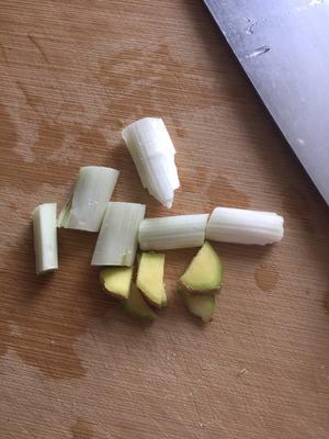香菇牛肉面的做法 步骤3