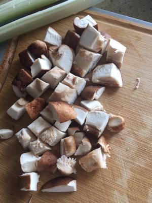 香菇牛肉面的做法 步骤4