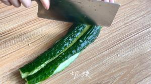 夏日必备凉菜拍黄瓜的做法 步骤3