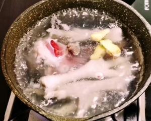 独蒜眉豆鸡脚汤的做法 步骤2