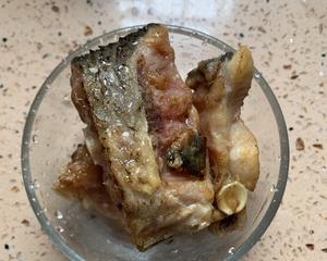 花生扁豆眉豆鱼骨汤的做法 步骤2