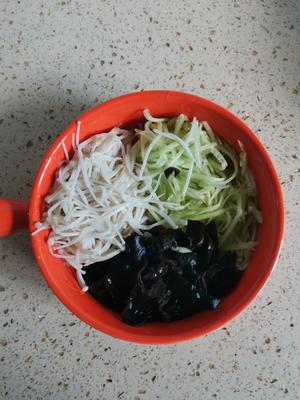 低脂快手早餐全麦吐司+凉拌菜的做法 步骤1