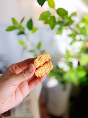 椰香提子奶酥饼干，酥掉渣入口即化，半小时搞定一大盘过年小零食超简单的做法 步骤10