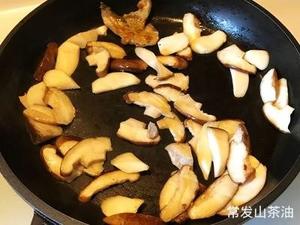 松子青酱野菇鸡肉意面的做法 步骤4