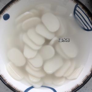 还原街边小炒，糯叽叽的炒白粿永远都吃不腻的做法 步骤1