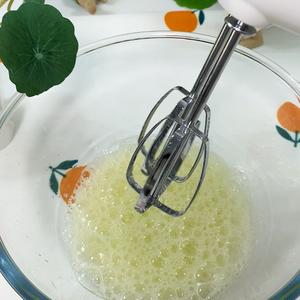 菠菜蒸蛋糕?（好吃不上火的蒸蛋糕）的做法 步骤8