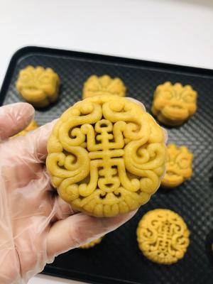 万用饼皮～延展性极好的广式月饼皮，各种花纹无压力的做法 步骤32